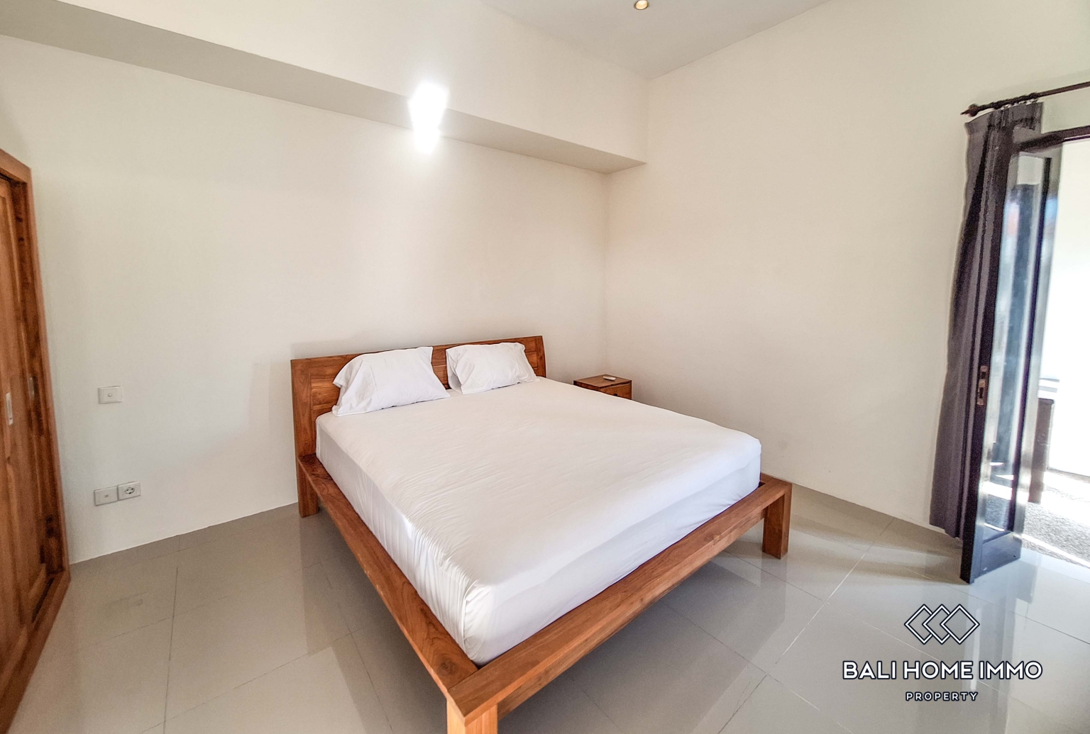 2 Bedroom Villa for Rent in Seminyak Residential Side view 6