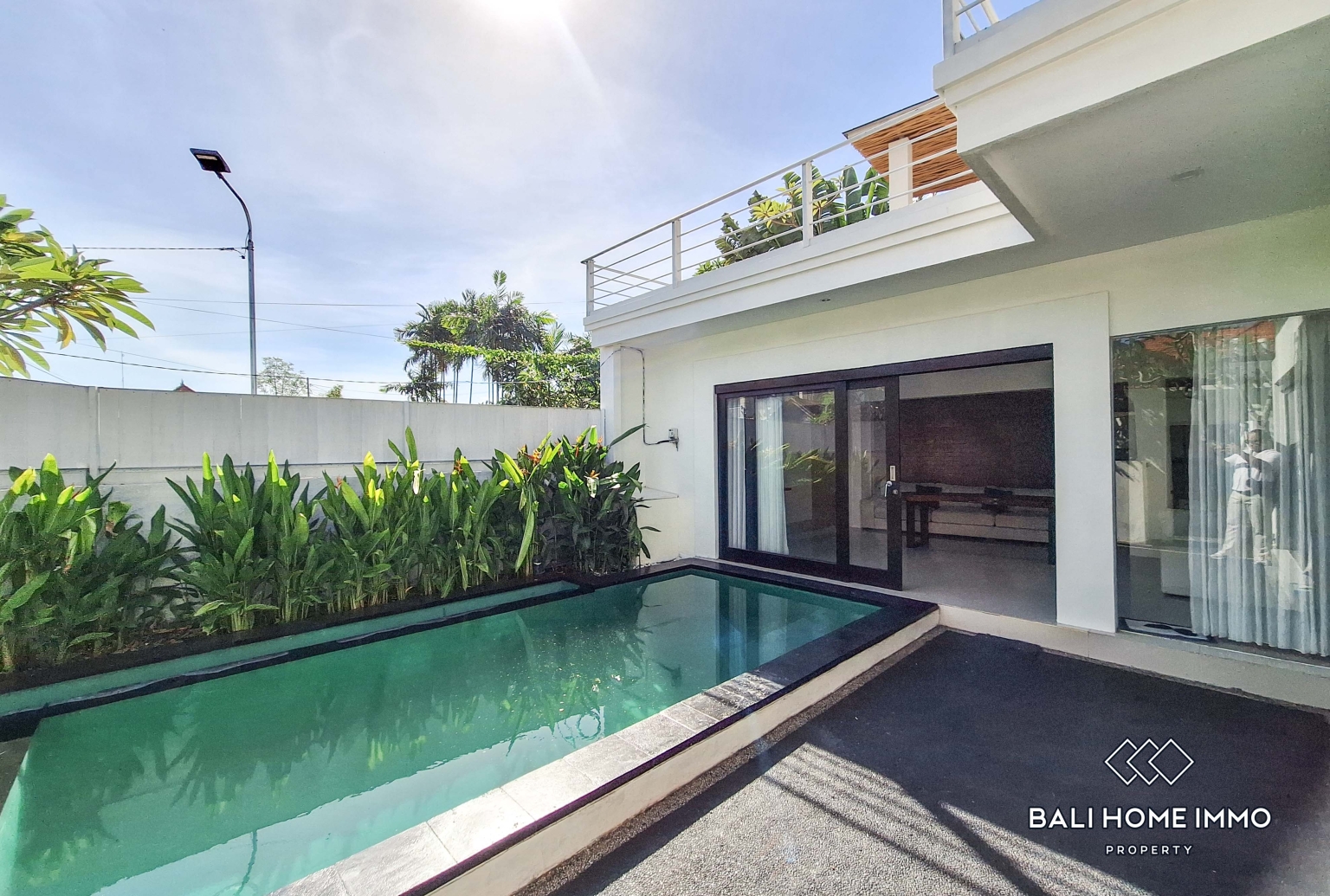 2 Bedroom Villa for Rent in Seminyak Residential Side view 2