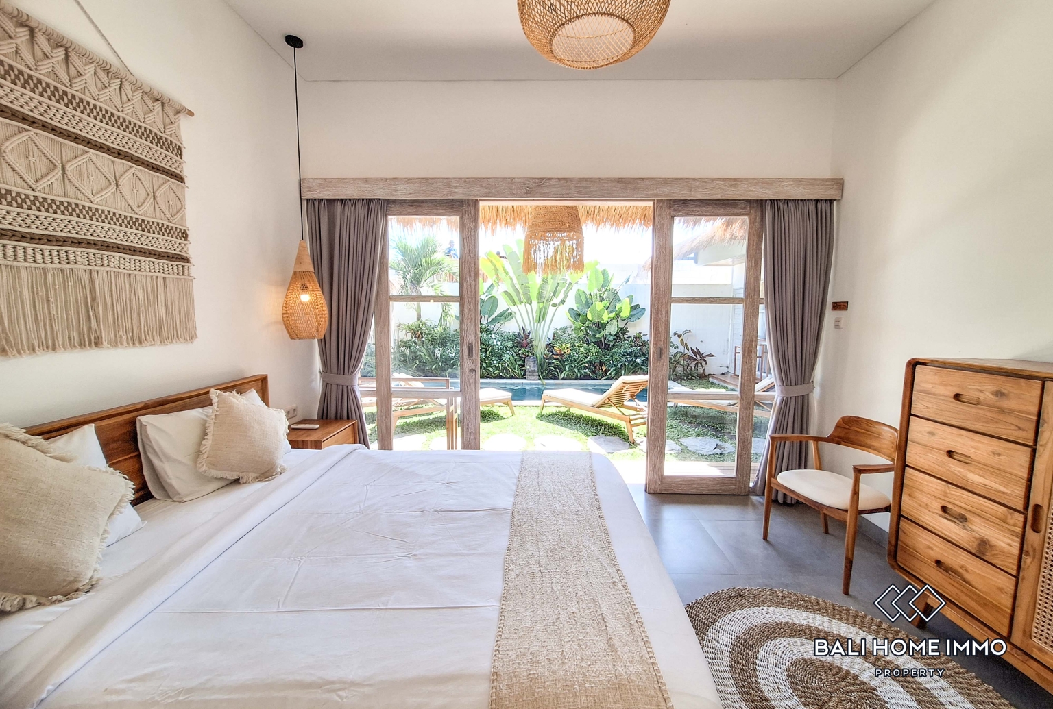 2 Bedroom Villa for Rent in Seminyak Residential Side view 8