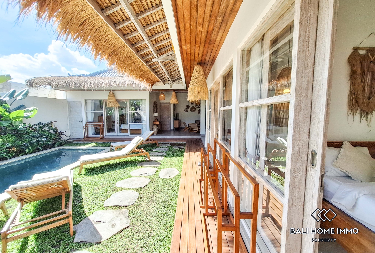 2 Bedroom Villa for Rent in Seminyak Residential Side view 12