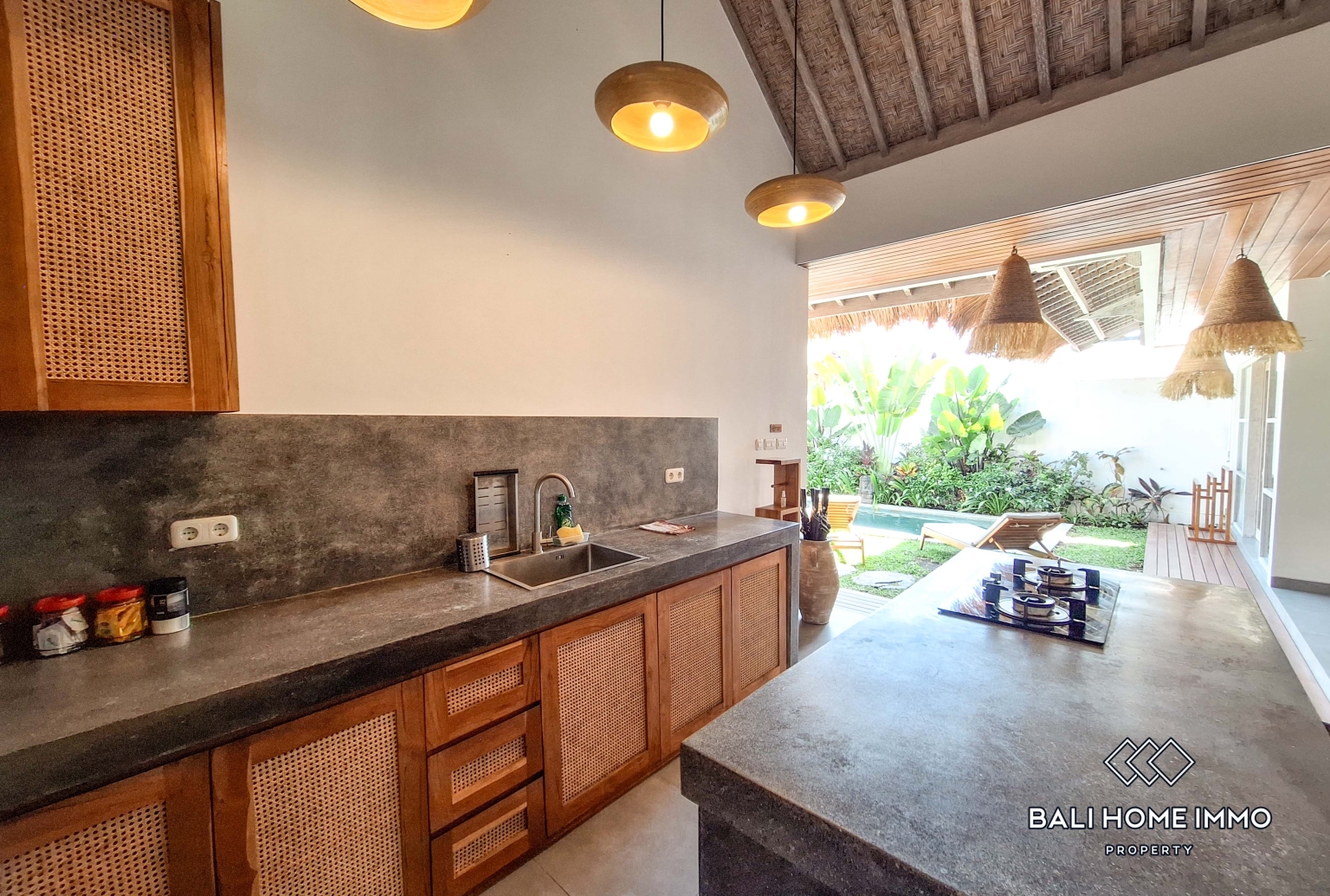 2 Bedroom Villa for Rent in Seminyak Residential Side view 6