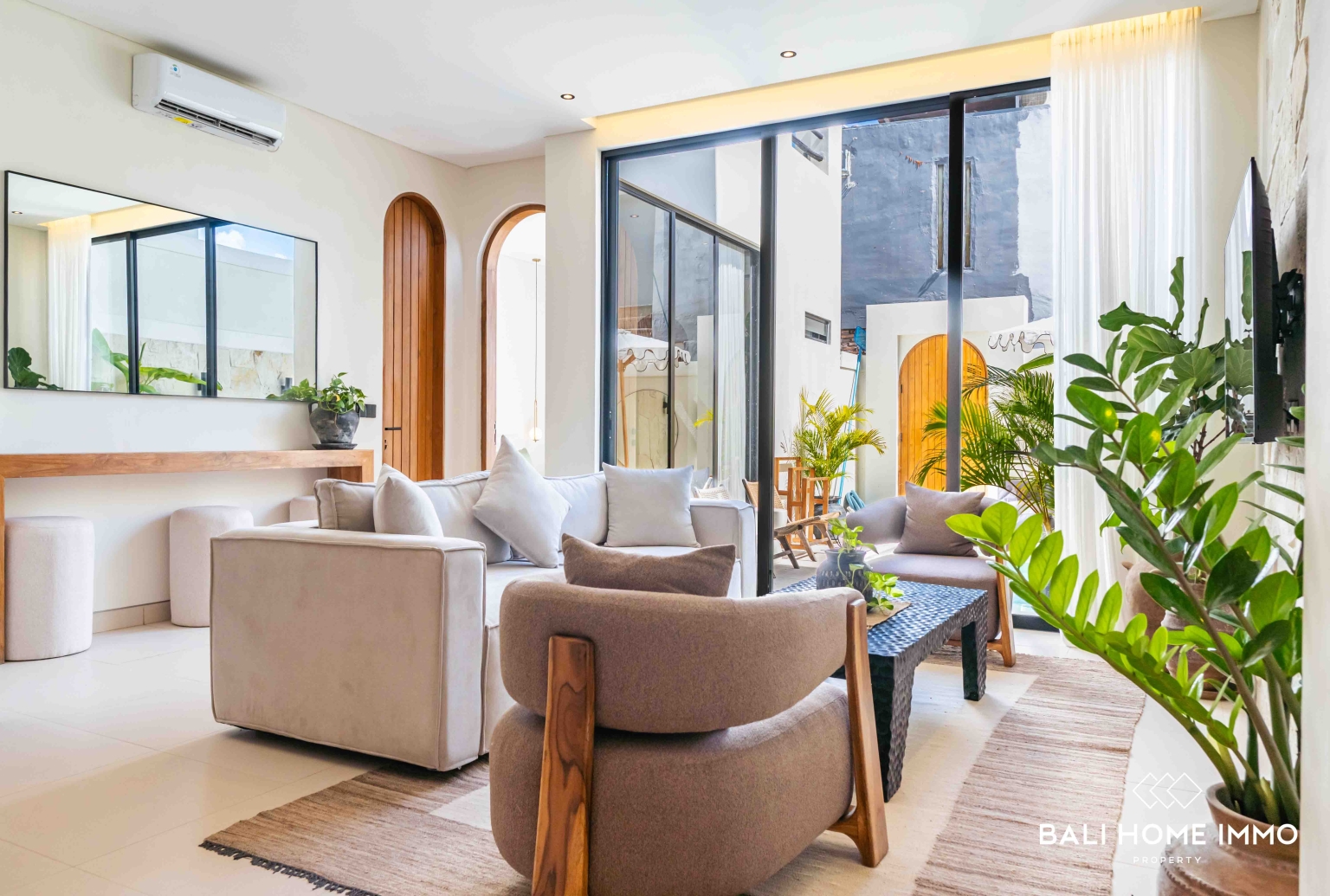 2 bedroom villa for sale in Canggu Batu Bolong view 6