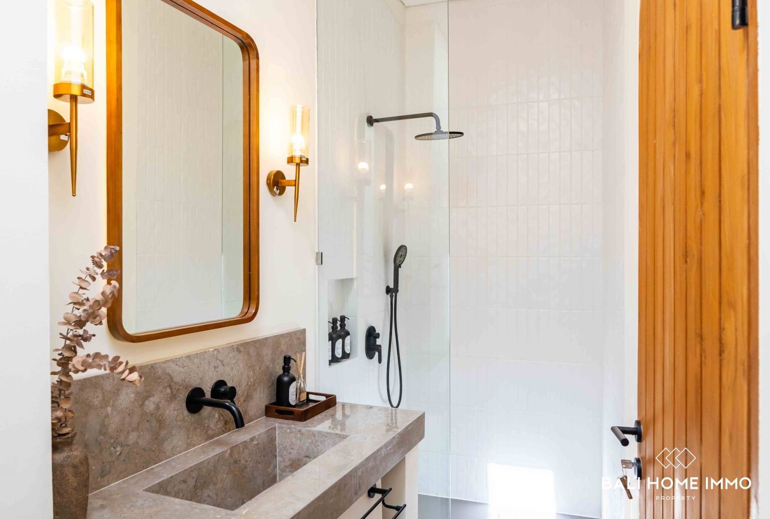 2 bedroom villa for sale in Canggu Batu Bolong view 19