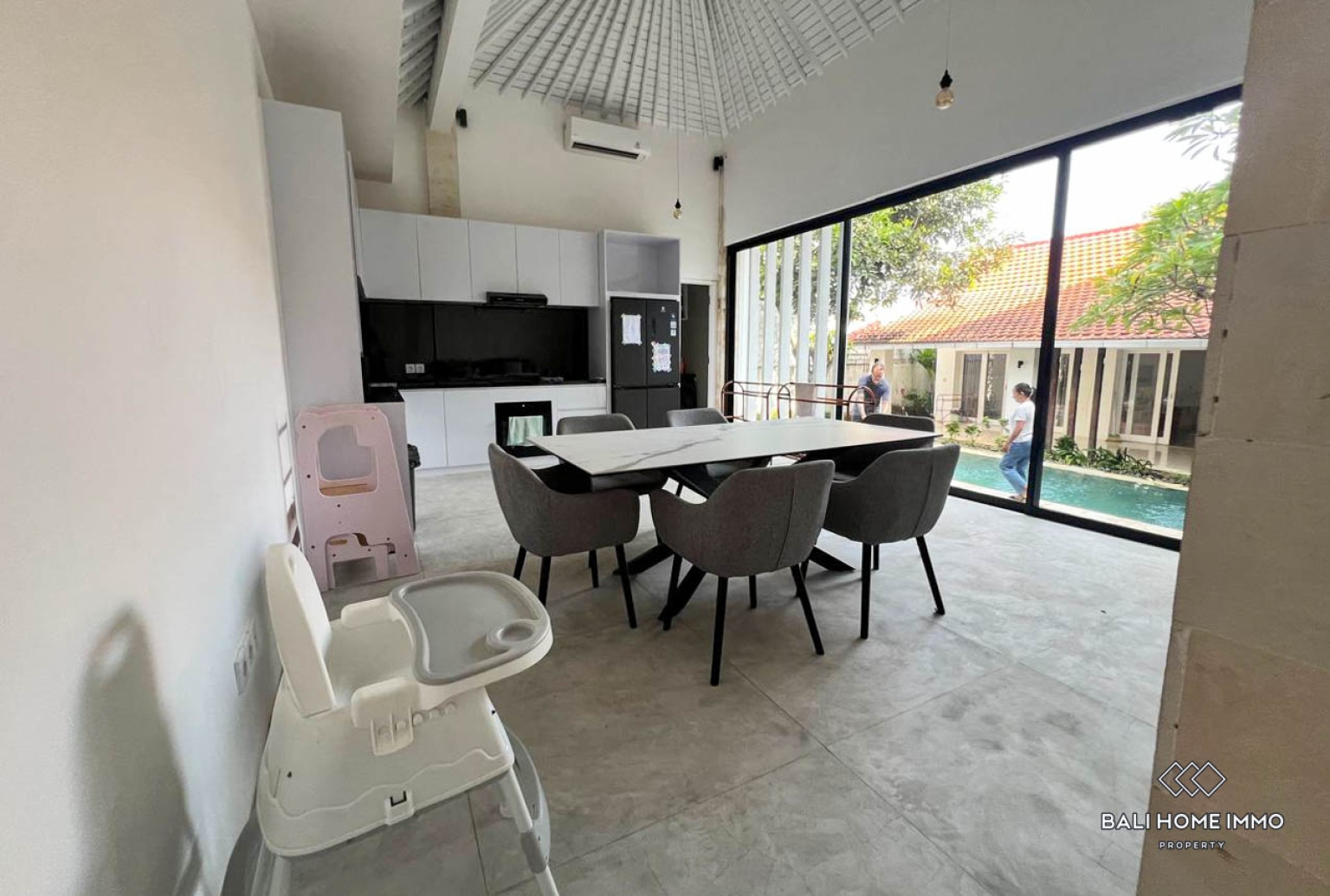 Villa classique-moderne de 3 chambres à louer à Canggu Berawa view 3