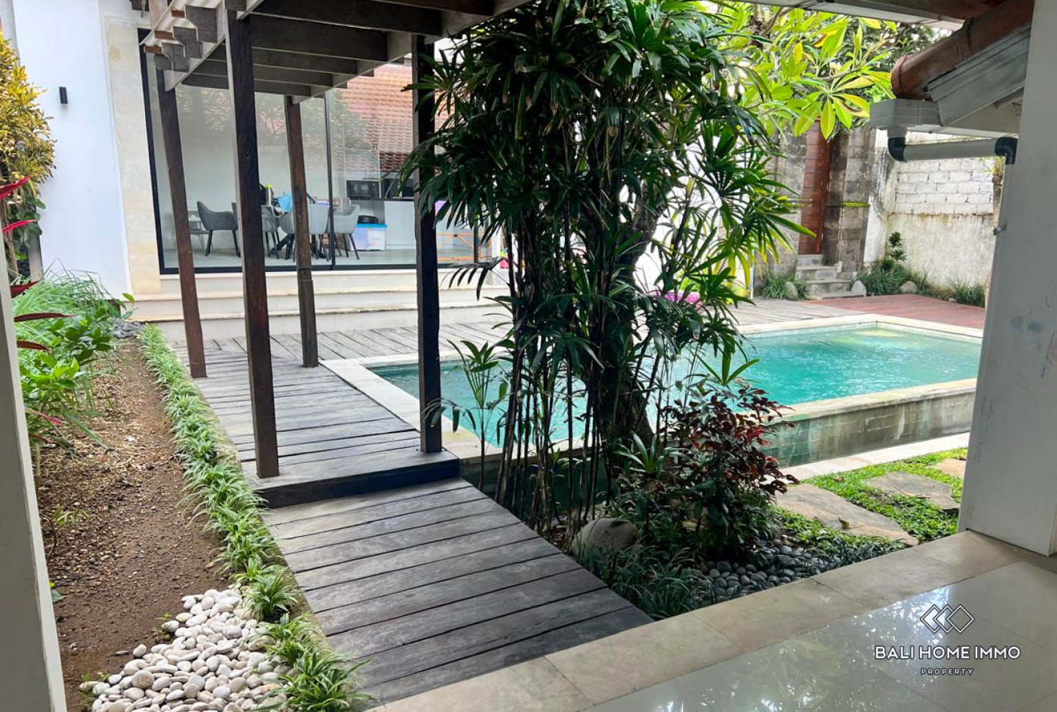 Villa classique-moderne de 3 chambres à louer à Canggu Berawa view 10