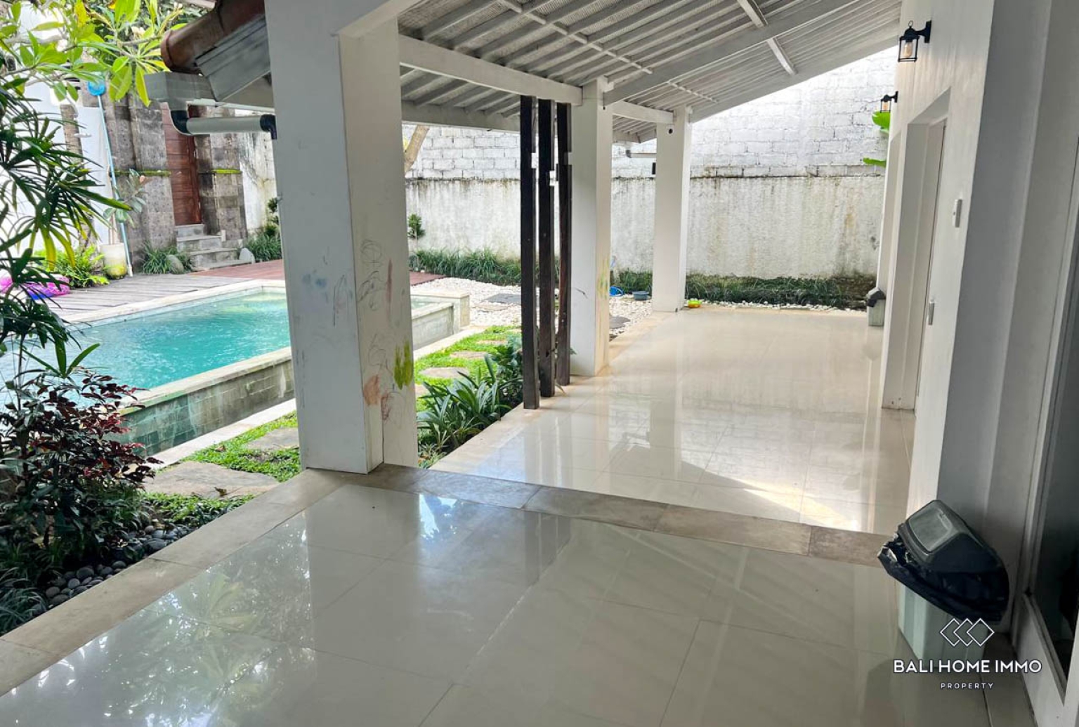 Villa classique-moderne de 3 chambres à louer à Canggu Berawa view 8