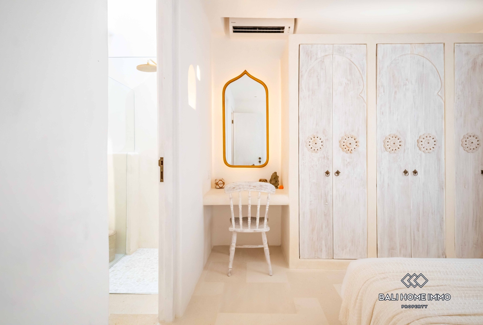 Villa design de 3 chambres avec vue sur l'océan à vendre près de la plage de Seseh à Bali view 10