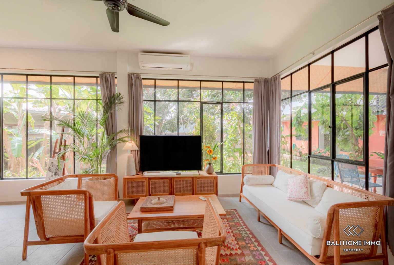 3 bedroom family villa with garden for sale leasehold in Canggu Residential side view 2