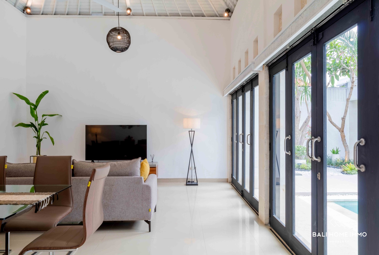 3 bedroom villa for rent in Canggu Berawa view 2