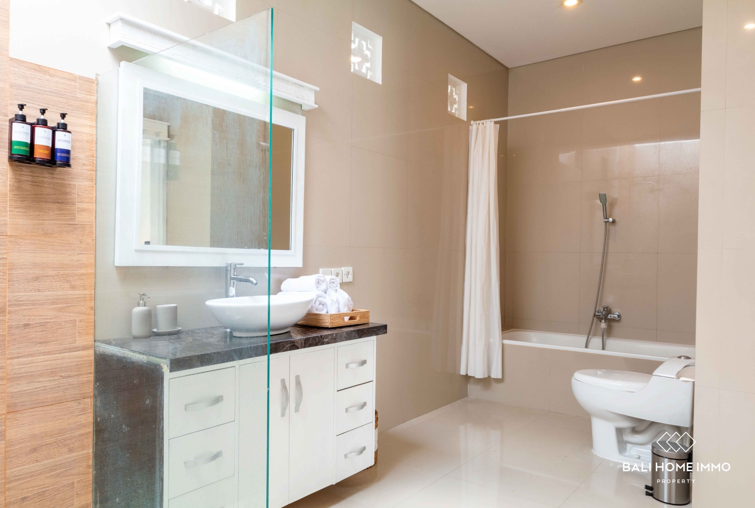 3 bedroom villa for rent in Canggu Berawa view 16