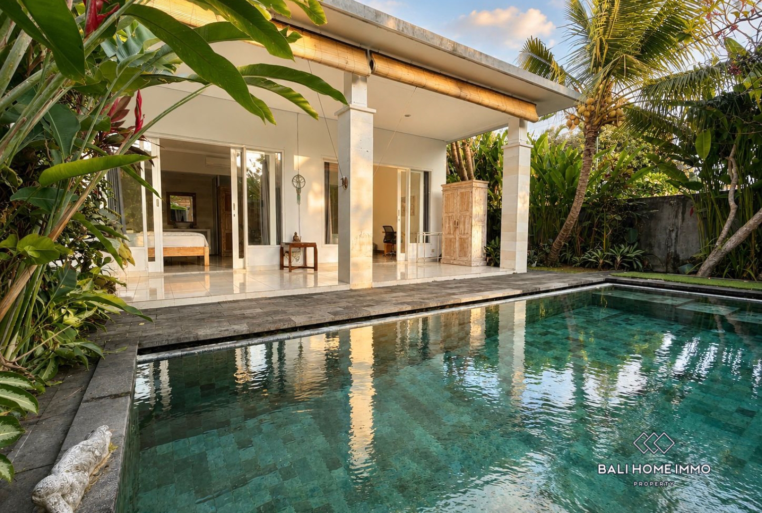 3 Bedroom Villa For Rent in Canggu Residential Side view 2
