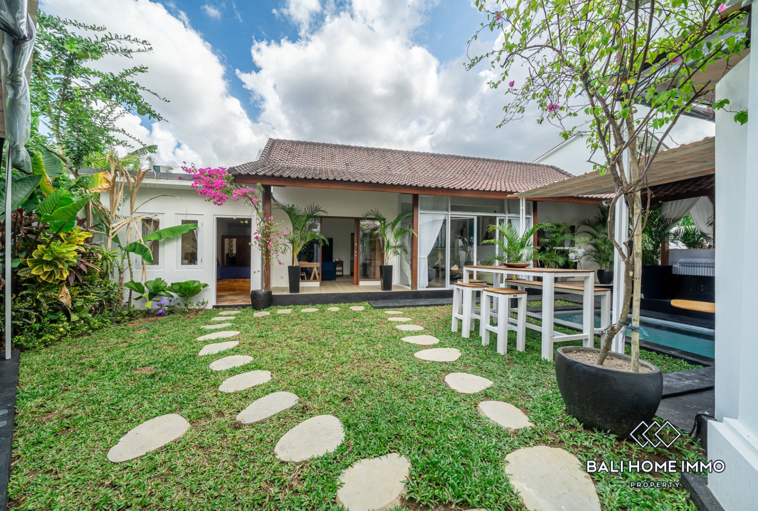 3 Bedroom Villa For Rent in Canggu Residential Side view 14