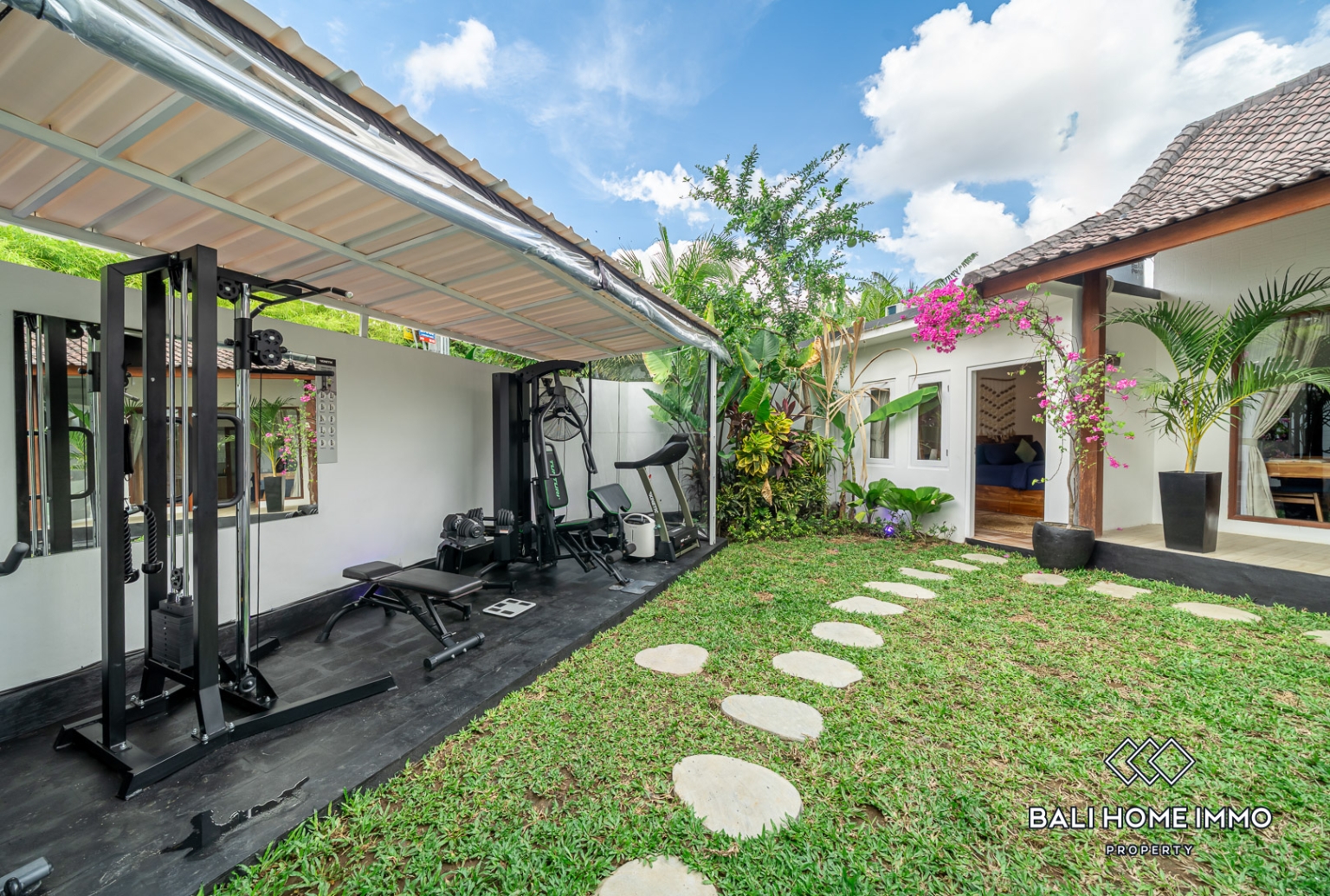 3 Bedroom Villa For Rent in Canggu Residential Side view 15