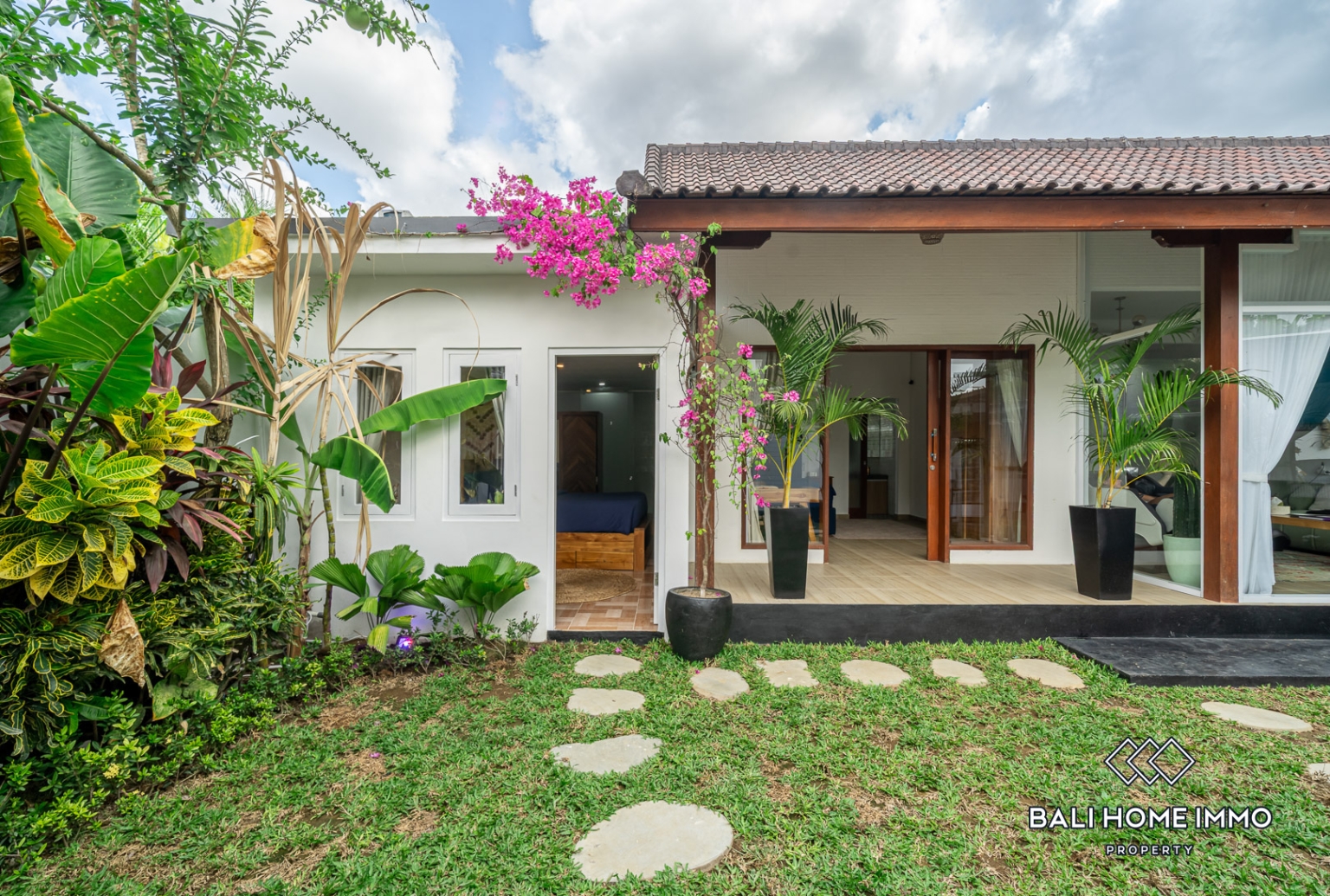 3 Bedroom Villa For Rent in Canggu Residential Side view 13