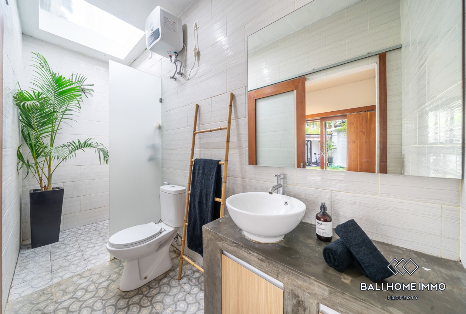 3 Bedroom Villa For Rent in Canggu Residential Side view 10