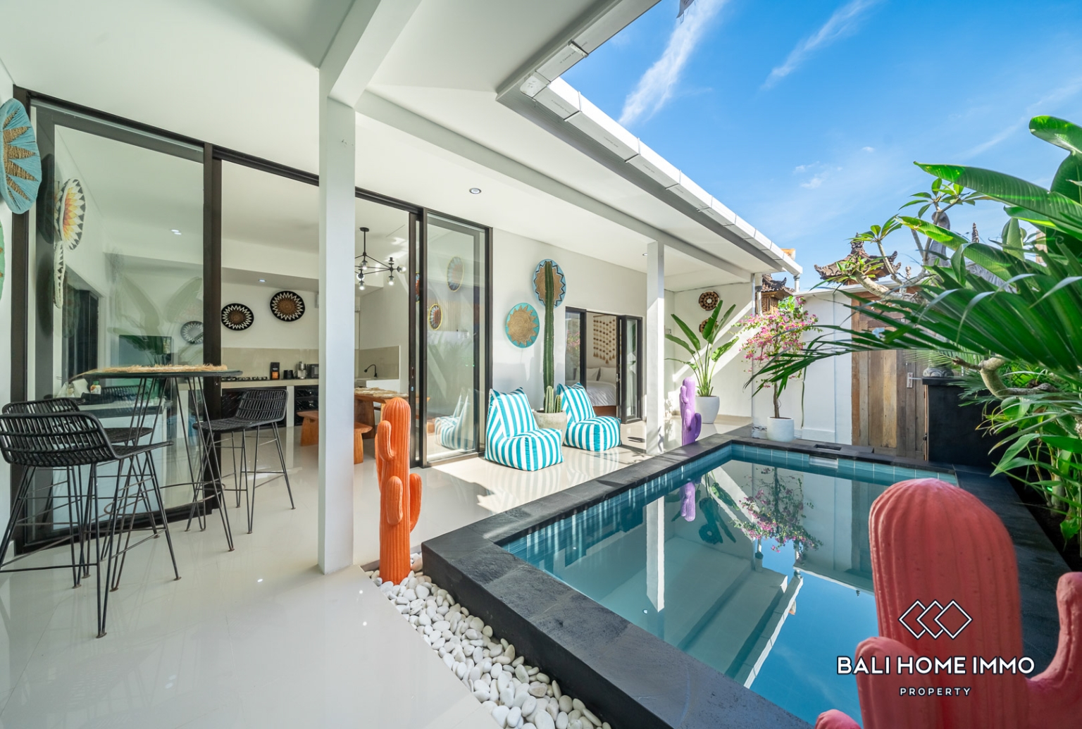 3 Bedroom Villa For Rent in Canggu Residential Side view 2