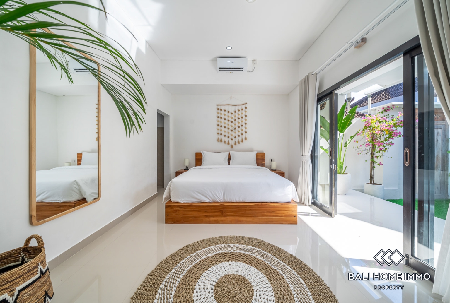 3 Bedroom Villa For Rent in Canggu Residential Side view 9