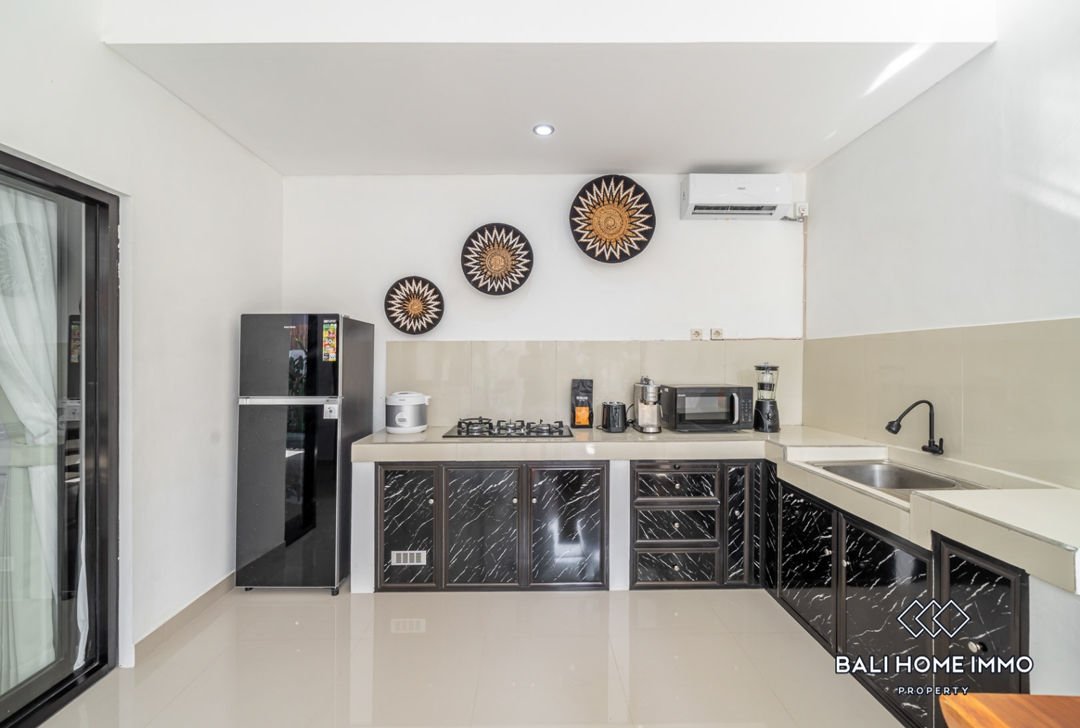 3 Bedroom Villa For Rent in Canggu Residential Side view 5