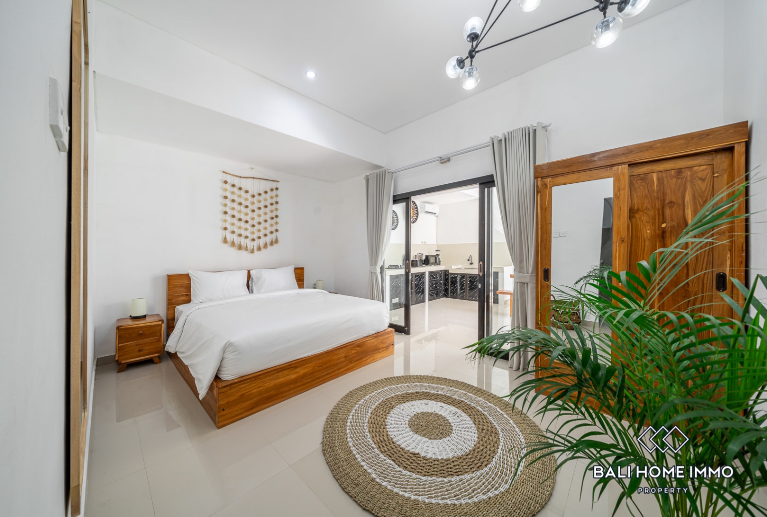 3 Bedroom Villa For Rent in Canggu Residential Side view 7