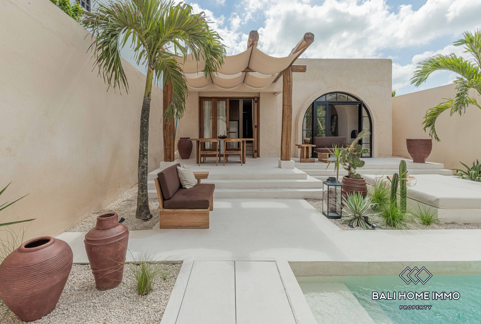 Villa de deux unités à vendre à Canggu Batu Bolong view 2