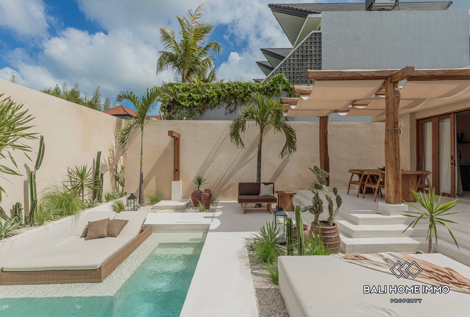 Villa de deux unités à vendre à Canggu Batu Bolong view 12