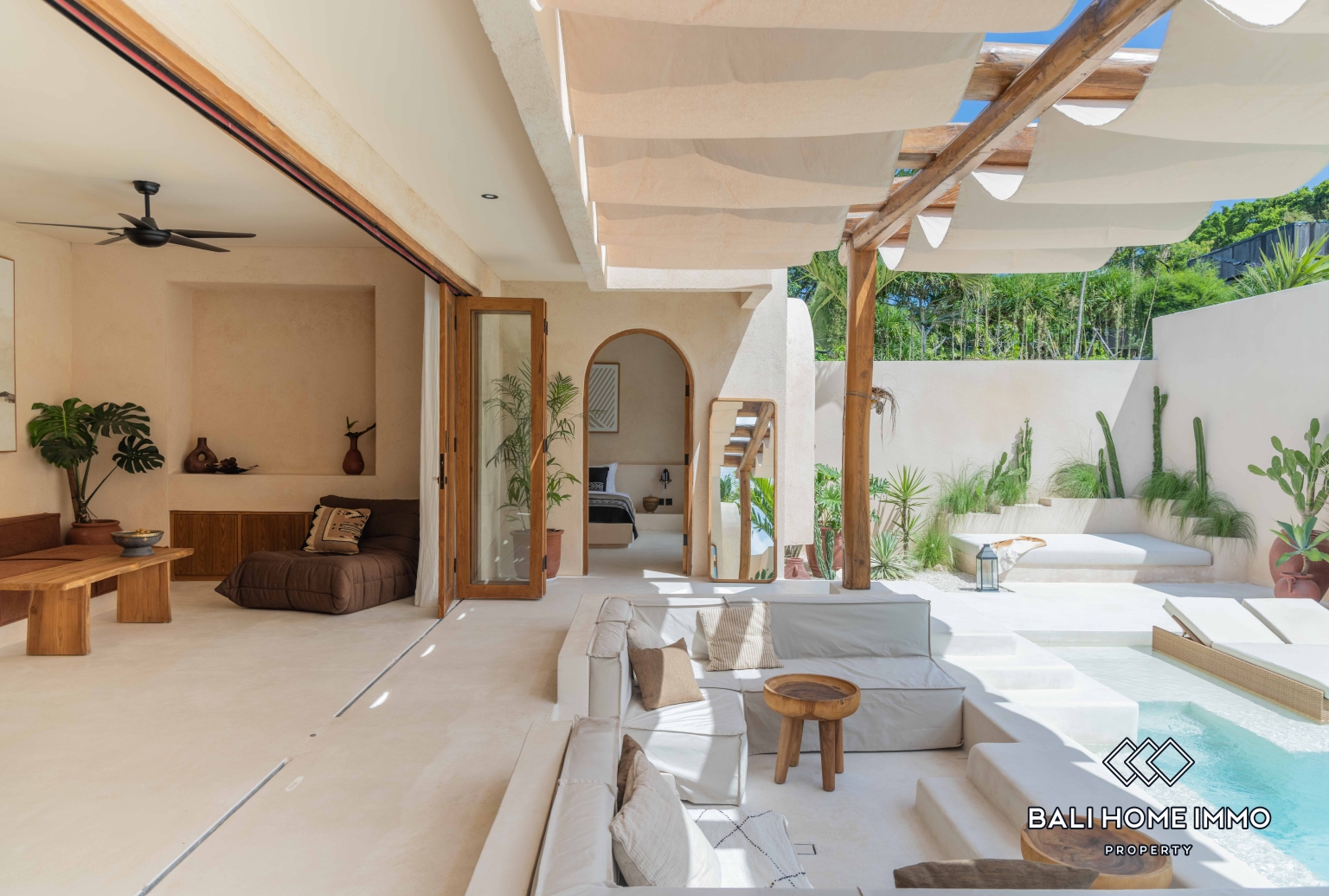 Villa de deux unités à vendre à Canggu Batu Bolong view 4