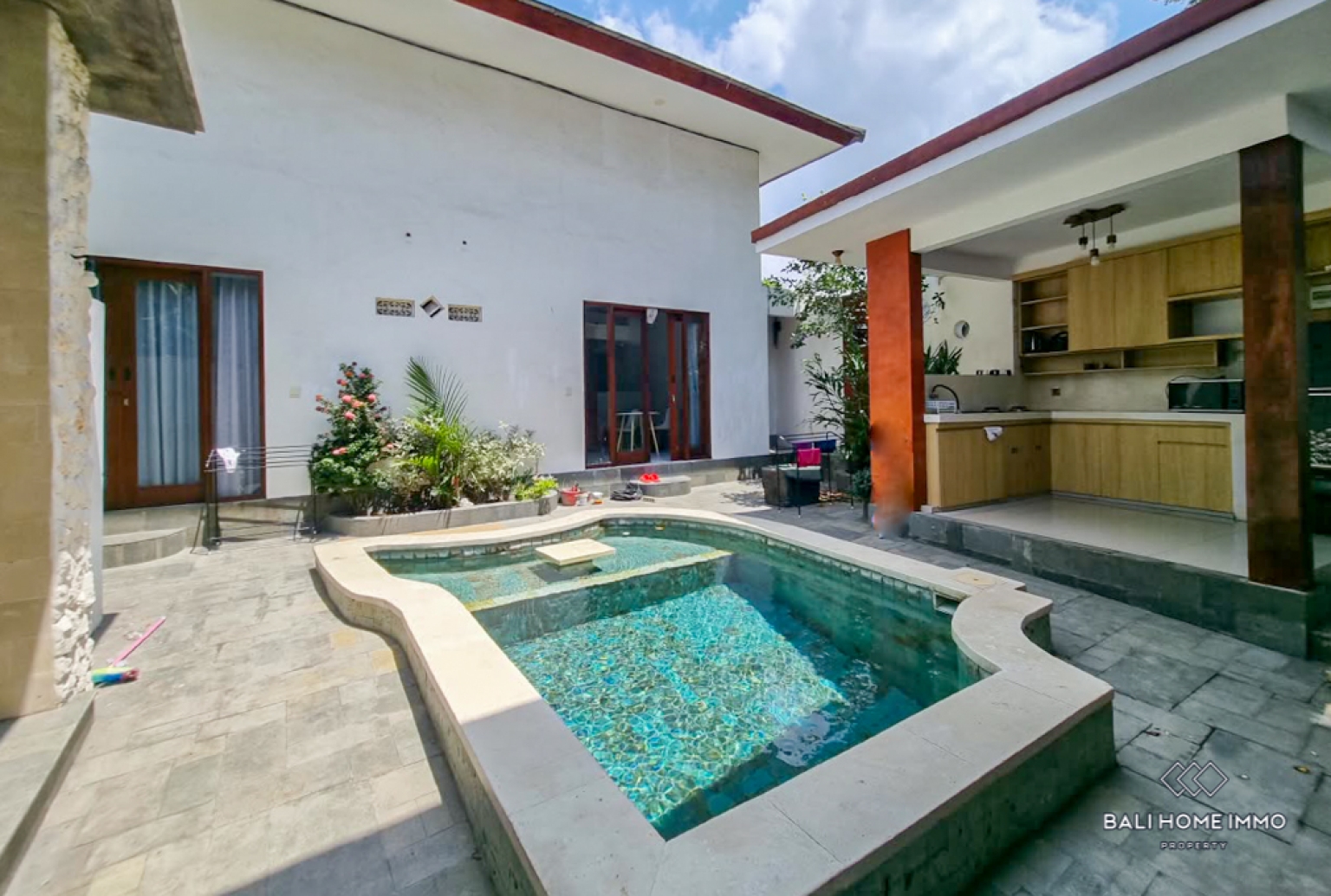 Villa de 3 chambres à louer à l'année à Bali Canggu, côté résidentiel view 4