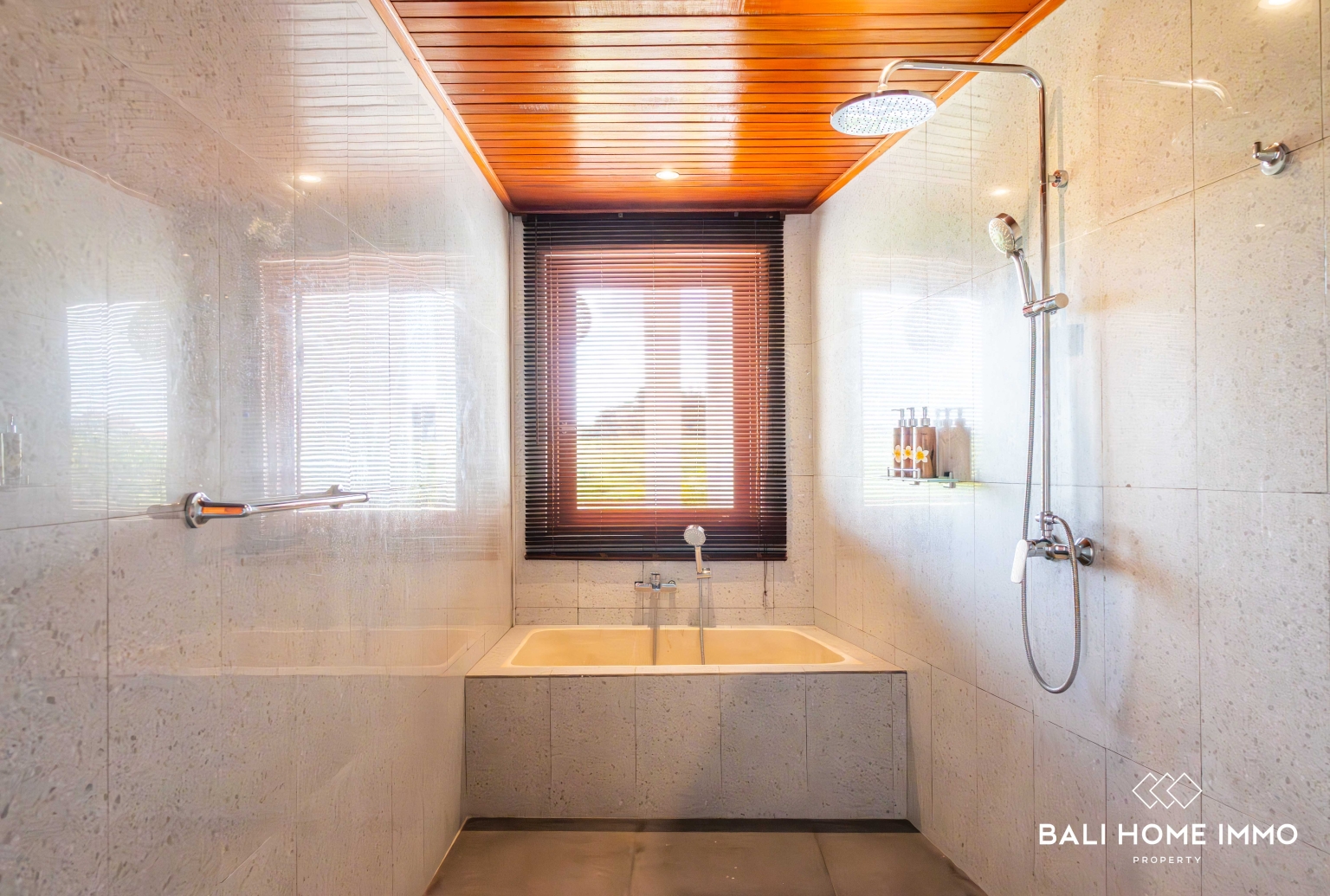 Villa de 3 chambres avec vue sur les rizières à louer à nord Canggu view 19
