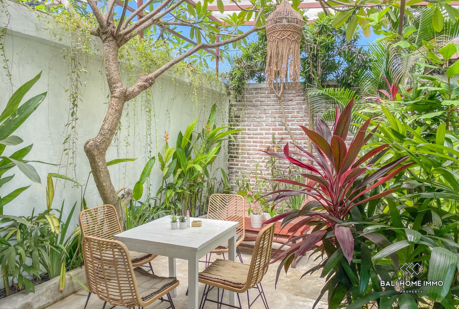 Guest house 3 kamar tidur untuk disewakan jangka panjang di Bali Canggu Berawa view 2