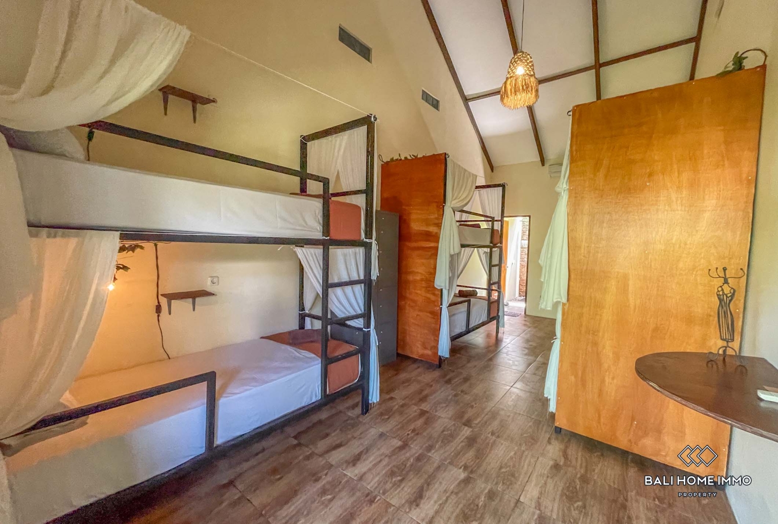 Guest house 3 kamar tidur untuk disewakan jangka panjang di Bali Canggu Berawa view 4