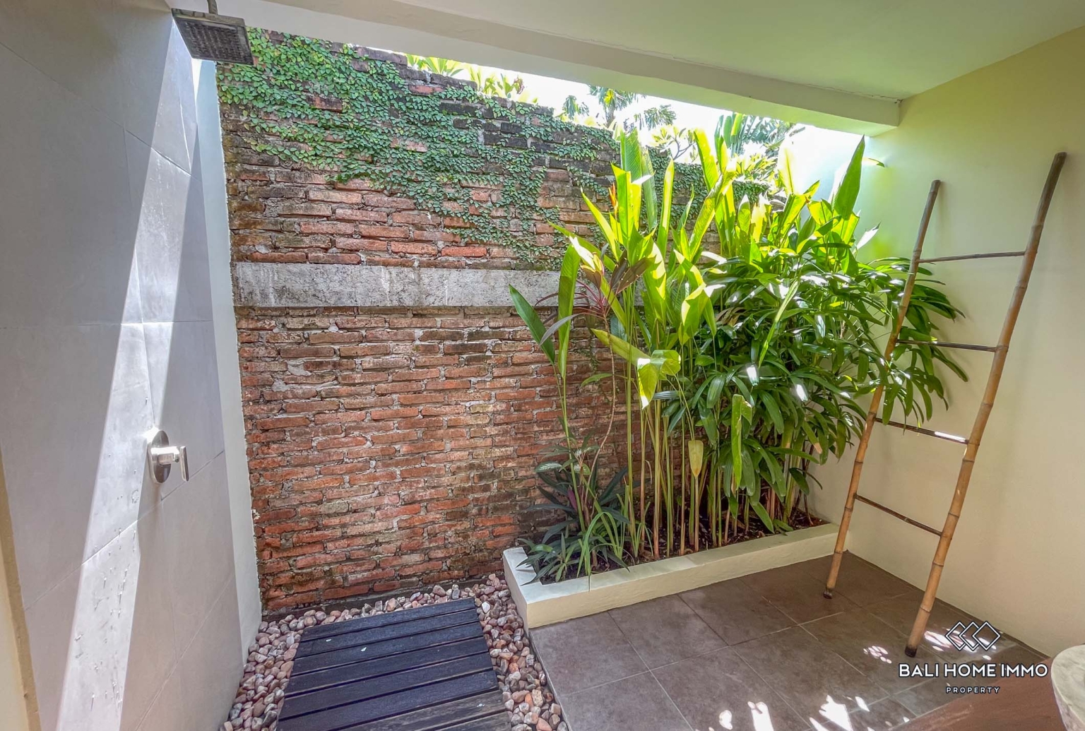 Guest house 3 kamar tidur untuk disewakan jangka panjang di Bali Canggu Berawa view 8