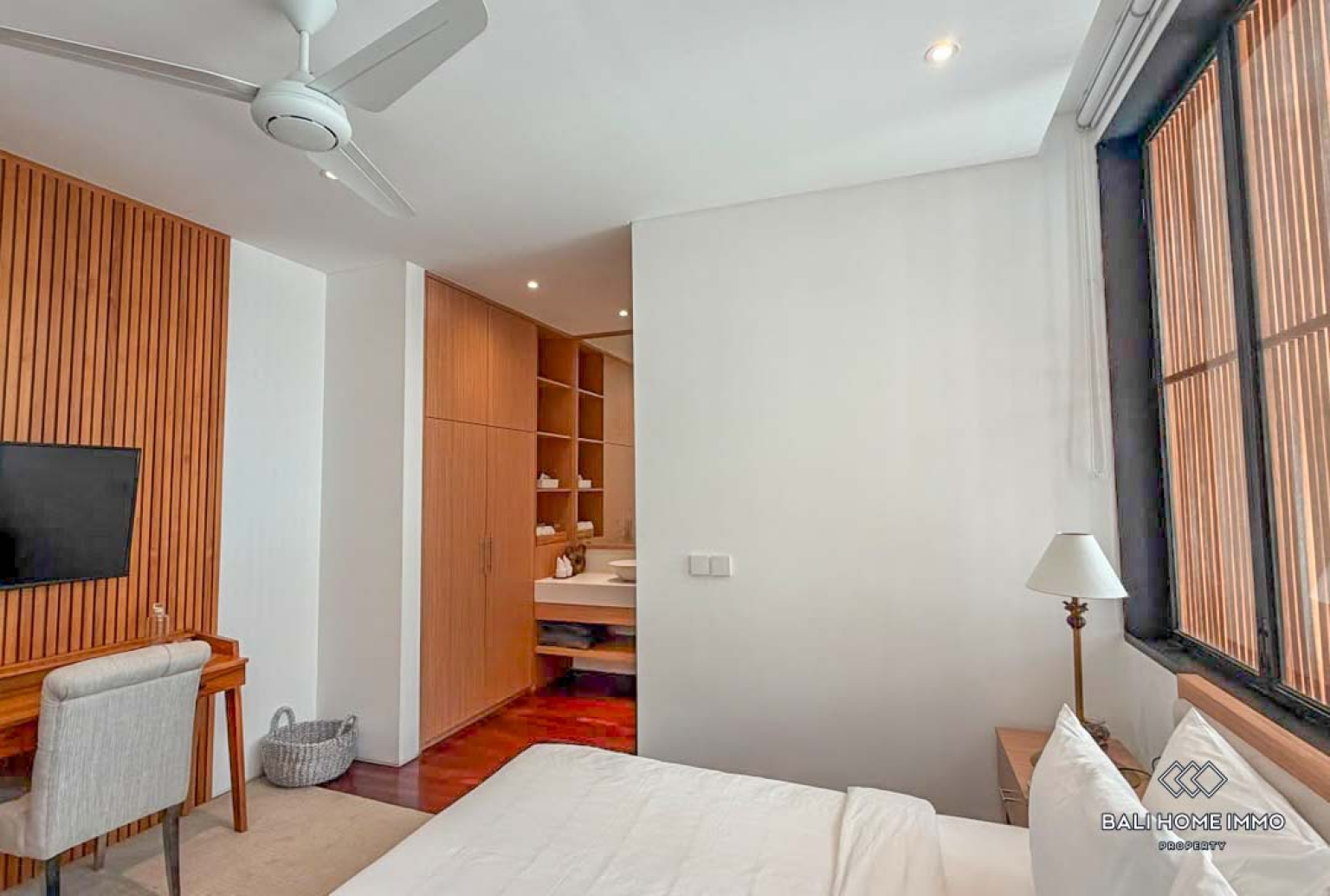 Villa moderne de 3 chambres à louer à distance de marche de la plage de Batu Bolong, Bali Canggu view 17