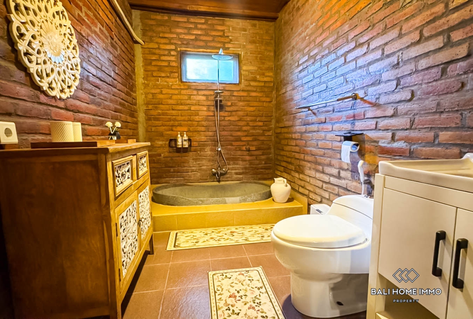 3 BEDROOMS VILLA WITH RIVER VIEW IN SUKAWATI view 16