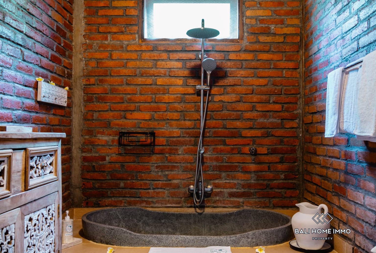 3 BEDROOMS VILLA WITH RIVER VIEW IN SUKAWATI view 21