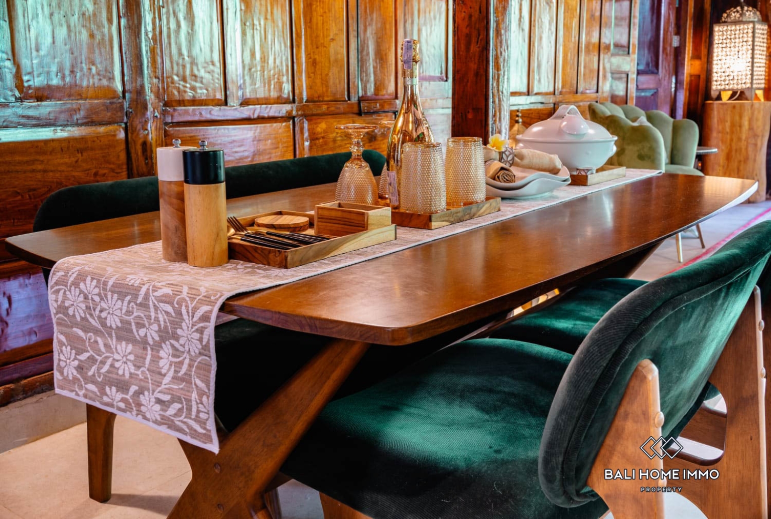 3 BEDROOMS VILLA WITH RIVER VIEW IN SUKAWATI view 8