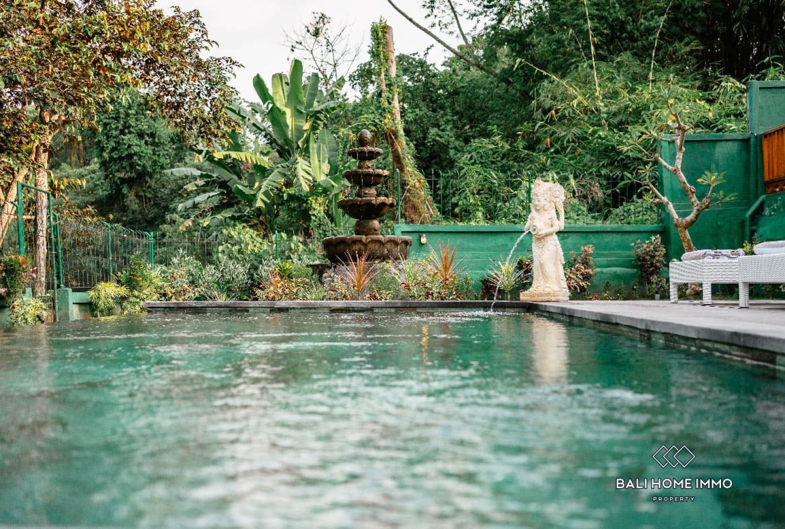 3 BEDROOMS VILLA WITH RIVER VIEW IN SUKAWATI view 2