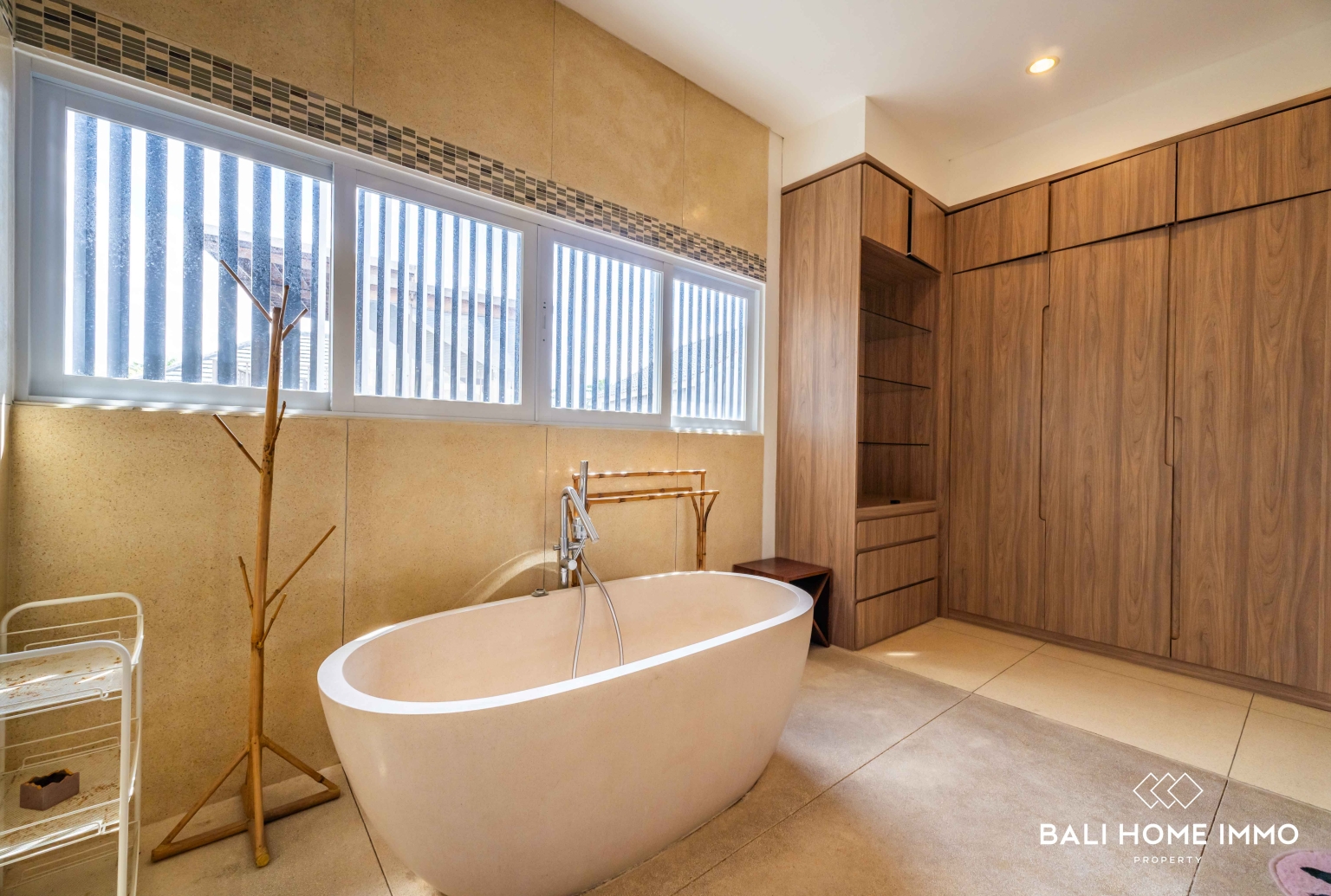 4 Bedroom Family Villa for Rent in Bali Canggu Berawa view 29
