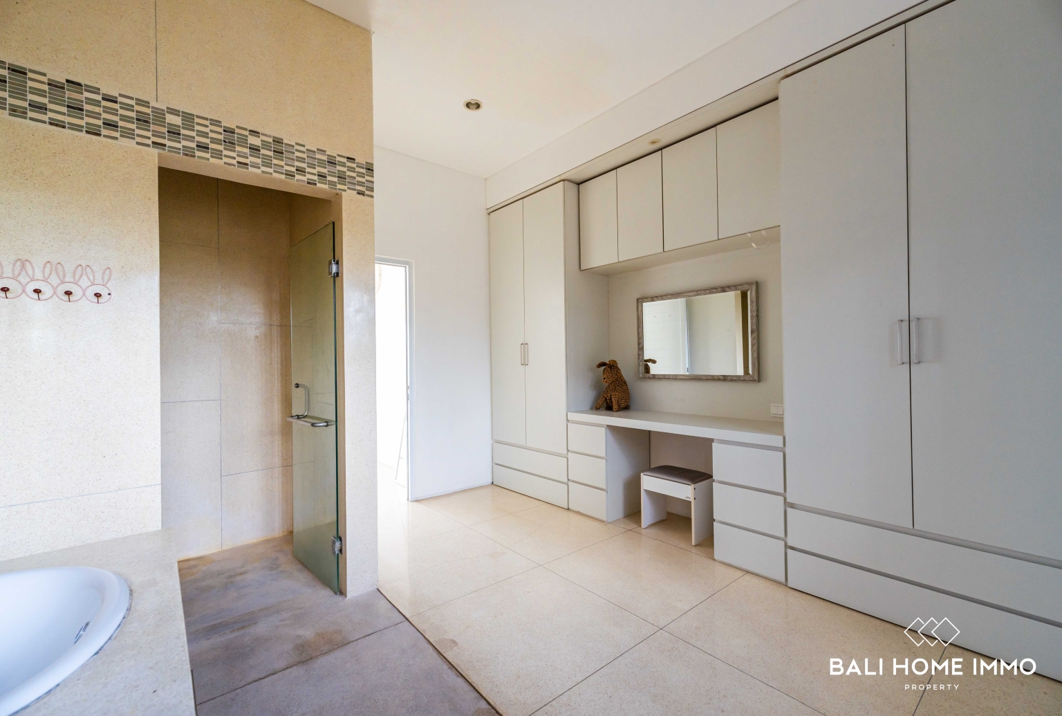 4 Bedroom Family Villa for Rent in Bali Canggu Berawa view 23