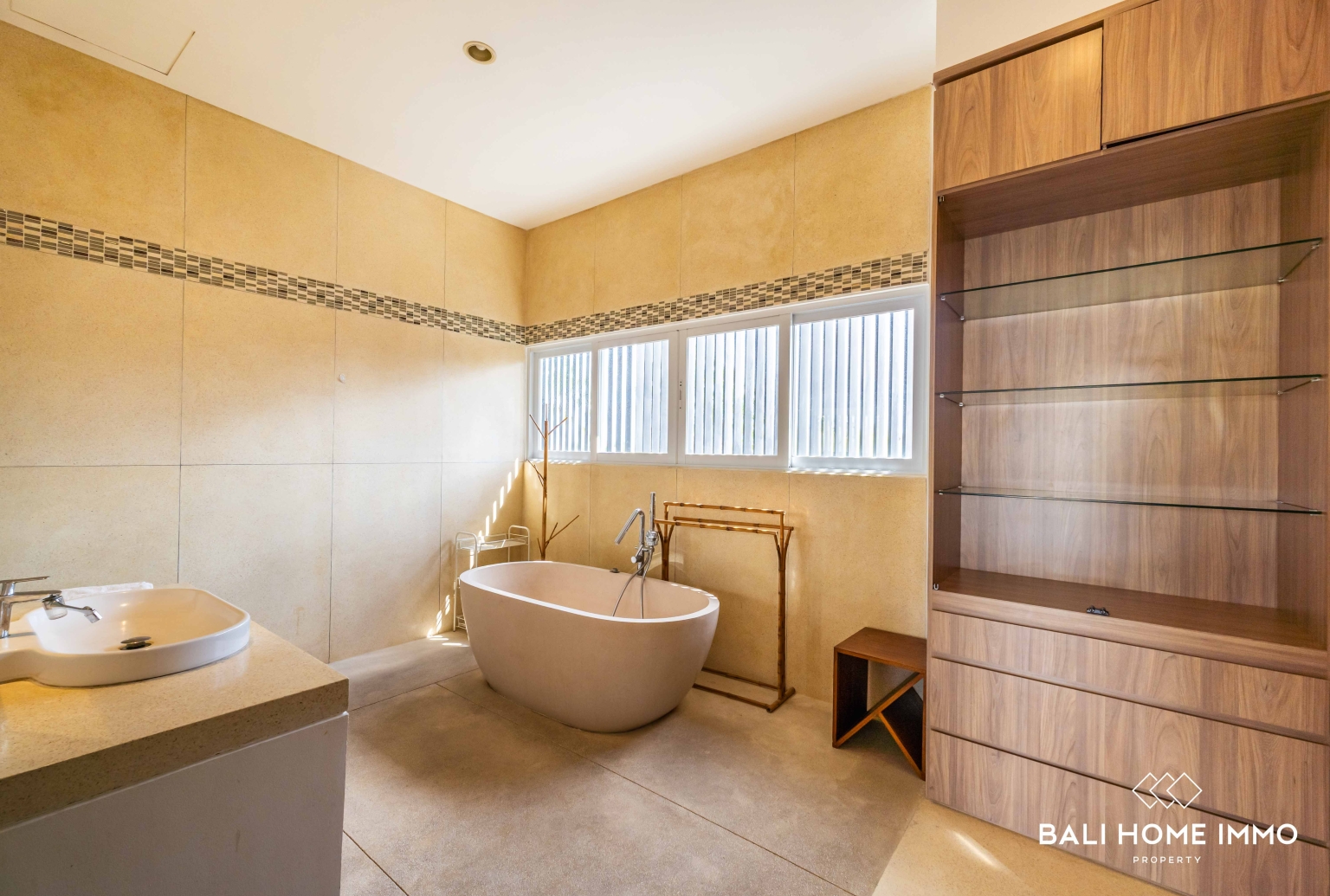 4 Bedroom Family Villa for Rent in Bali Canggu Berawa view 28