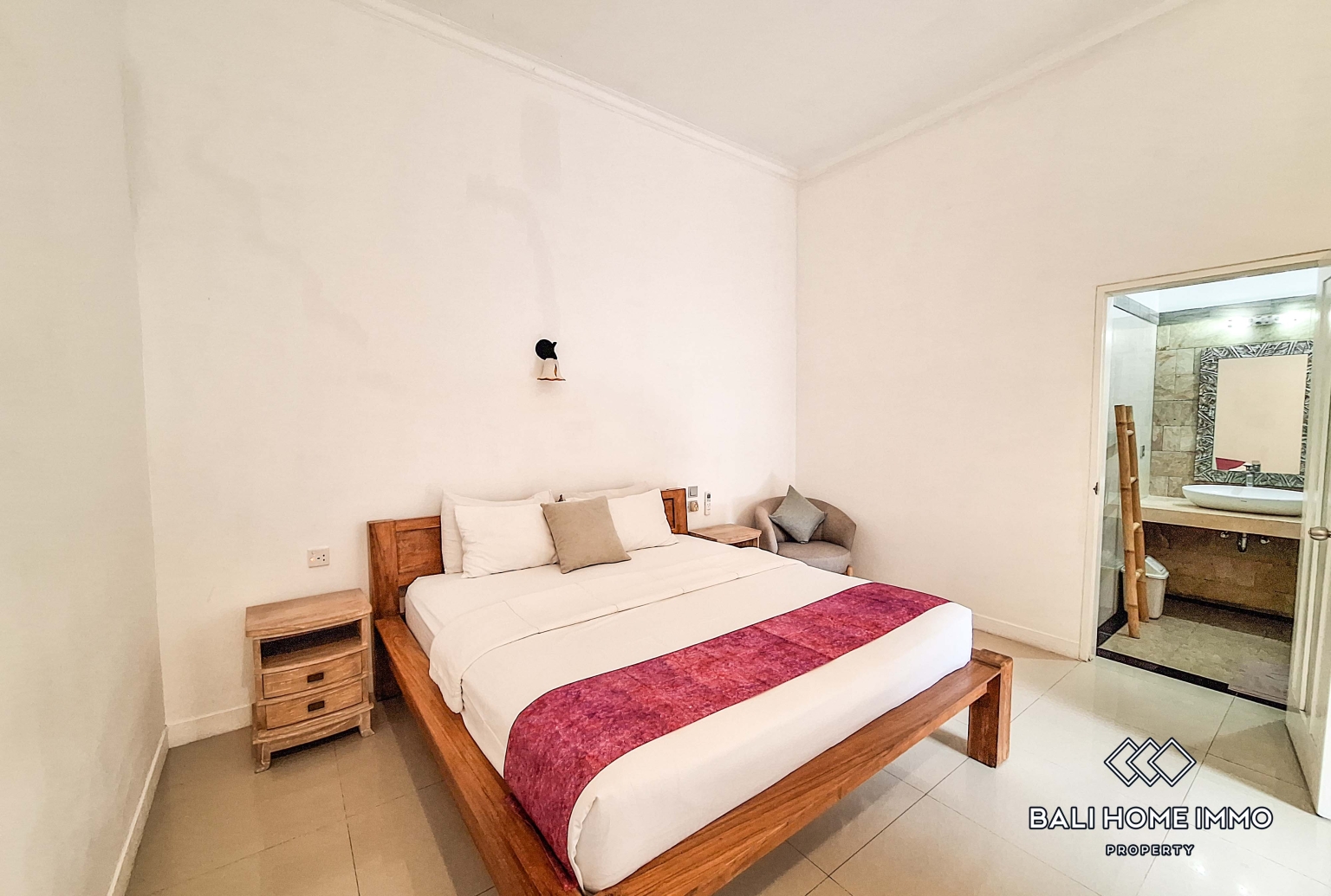 4 Bedroom Family Villa For Rent In Canggu Berawa view 12