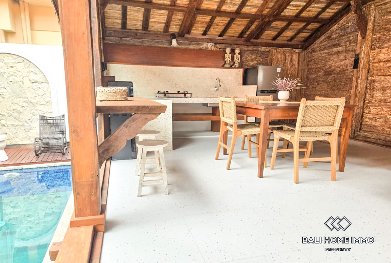 4 Bedroom Family Villa For Rent In Canggu Berawa view 3