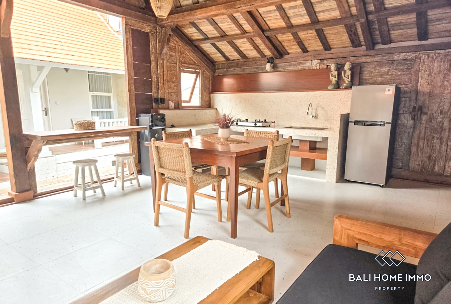 4 Bedroom Family Villa For Rent In Canggu Berawa view 4