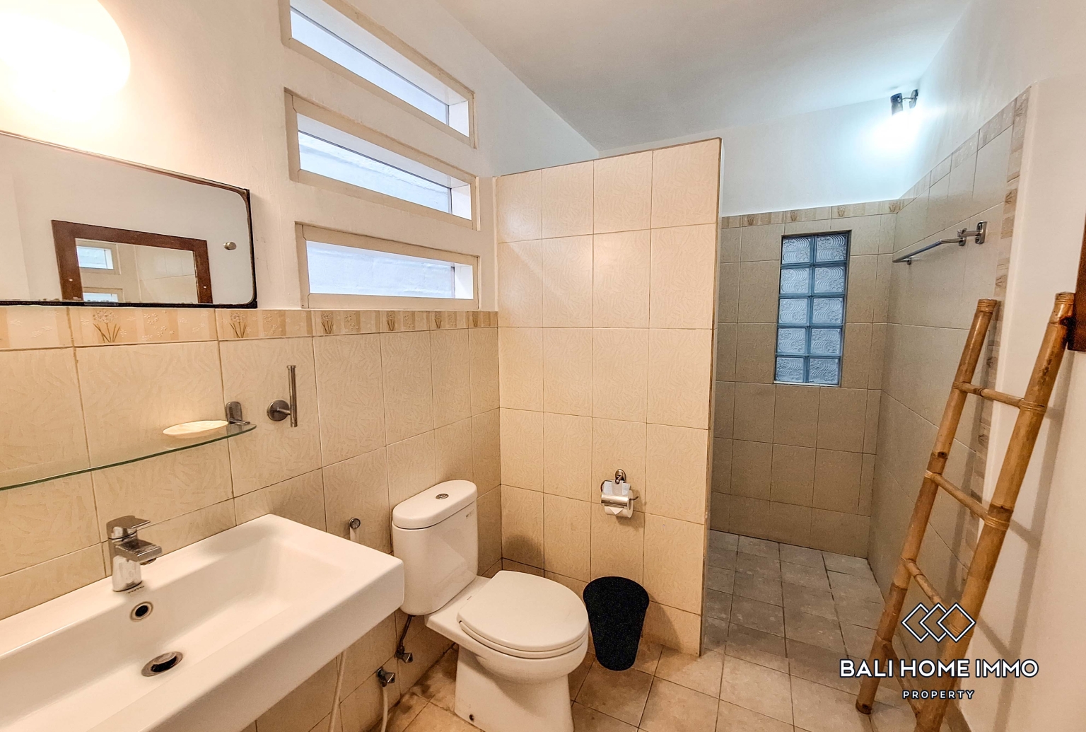 4 Bedroom Family Villa For Rent In Canggu Berawa view 20