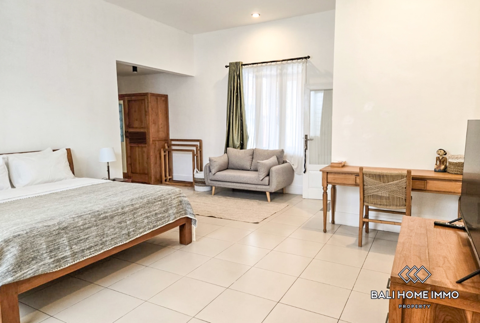 4 Bedroom Family Villa For Rent In Canggu Berawa view 14