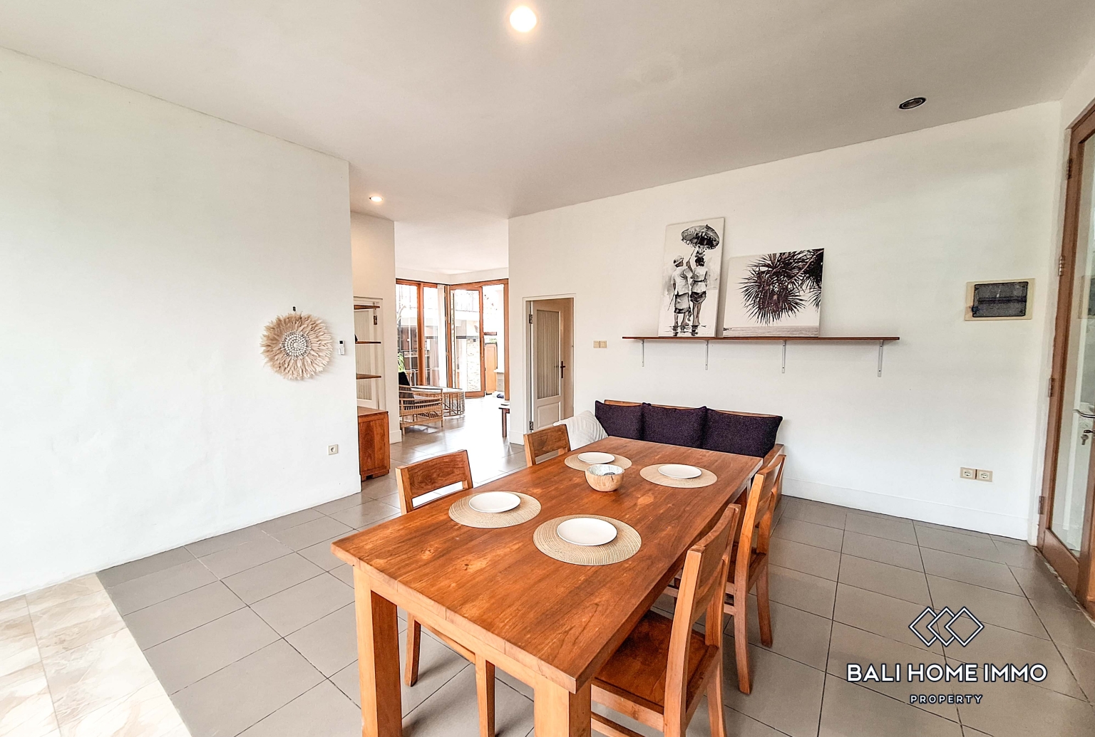 4 Bedroom Family Villa For Rent In Canggu Berawa view 10