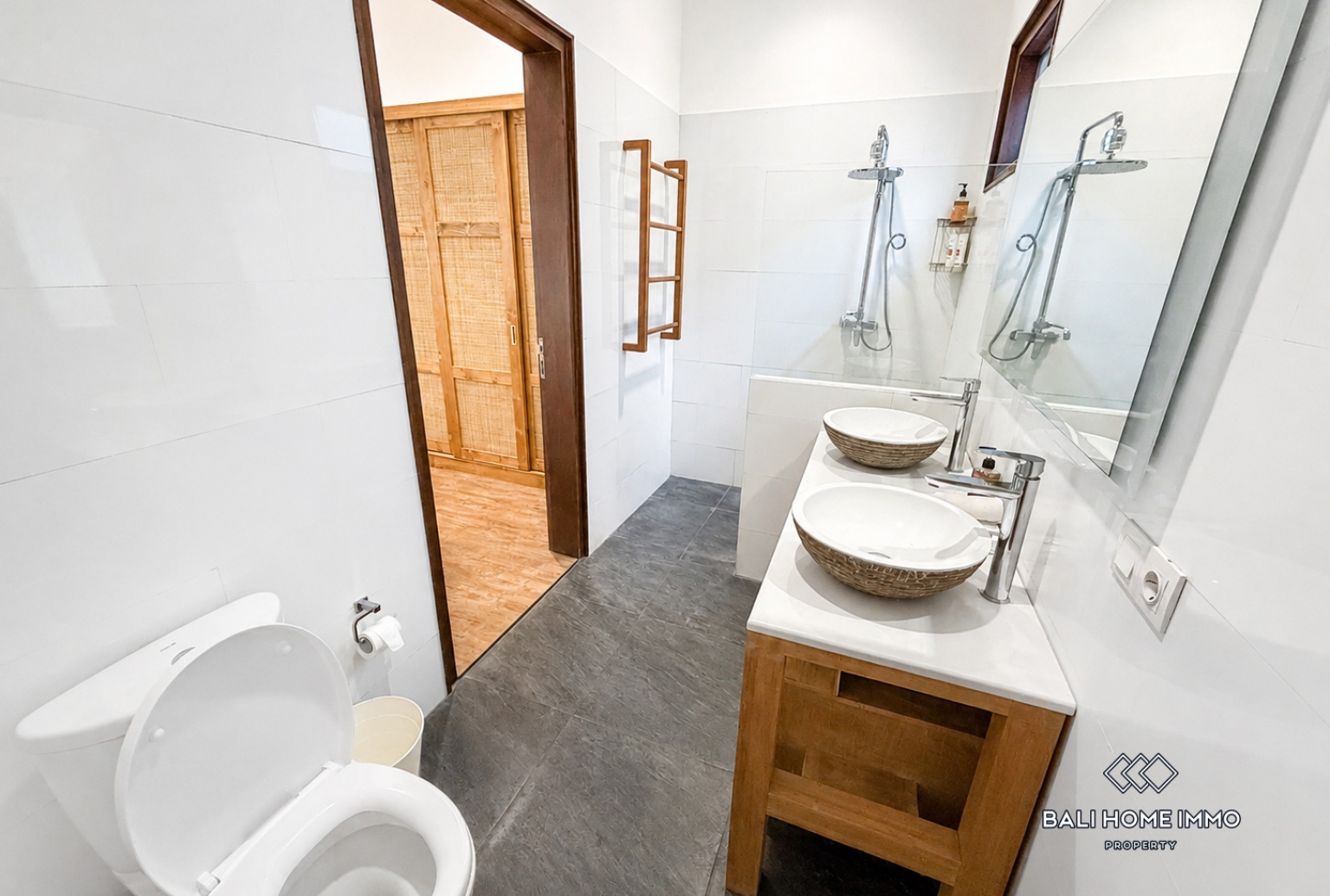 4 Bedroom Family Villa for Rent in Pererenan Northside view 16