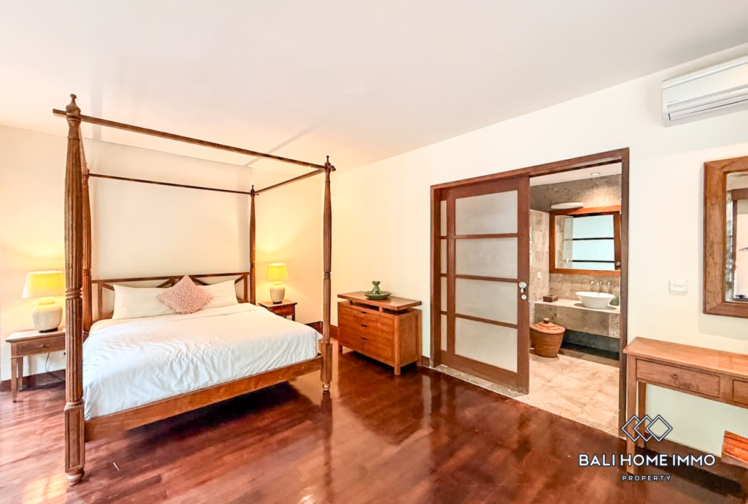 Villa Keluarga 4 Kamar untuk Disewa di Umalas view 8