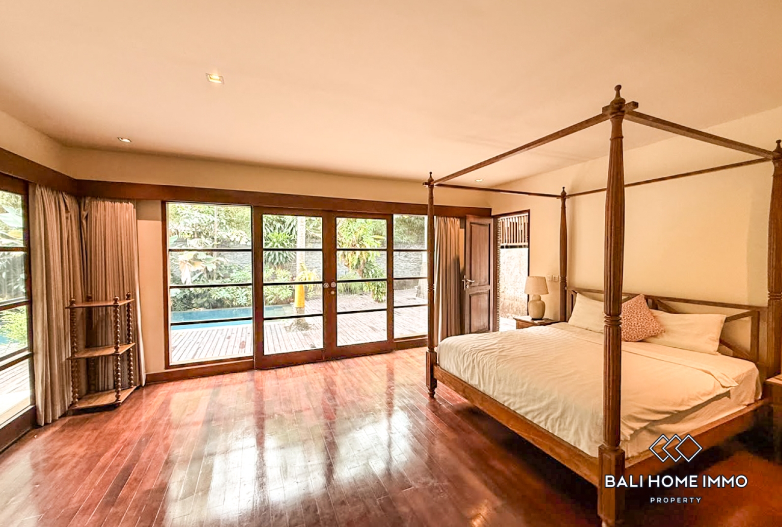 Villa Keluarga 4 Kamar untuk Disewa di Umalas view 9