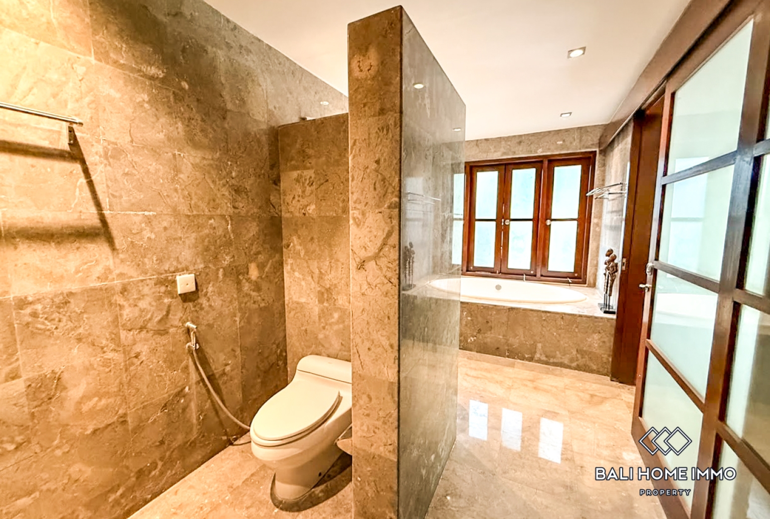 Villa Keluarga 4 Kamar untuk Disewa di Umalas view 17