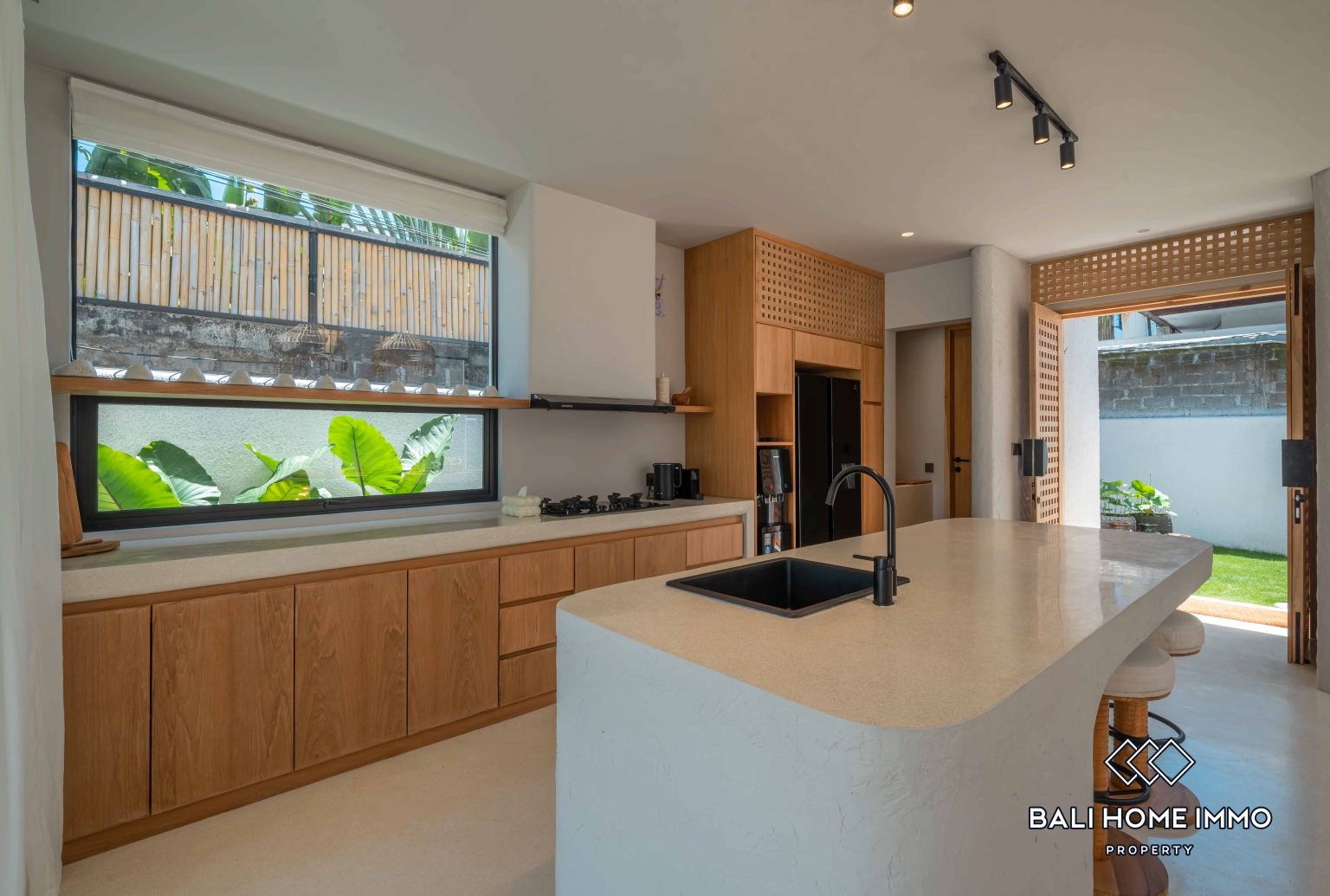 3 Bedroom Modern Tropical Villa for Sale in Canggu Berawa view 6